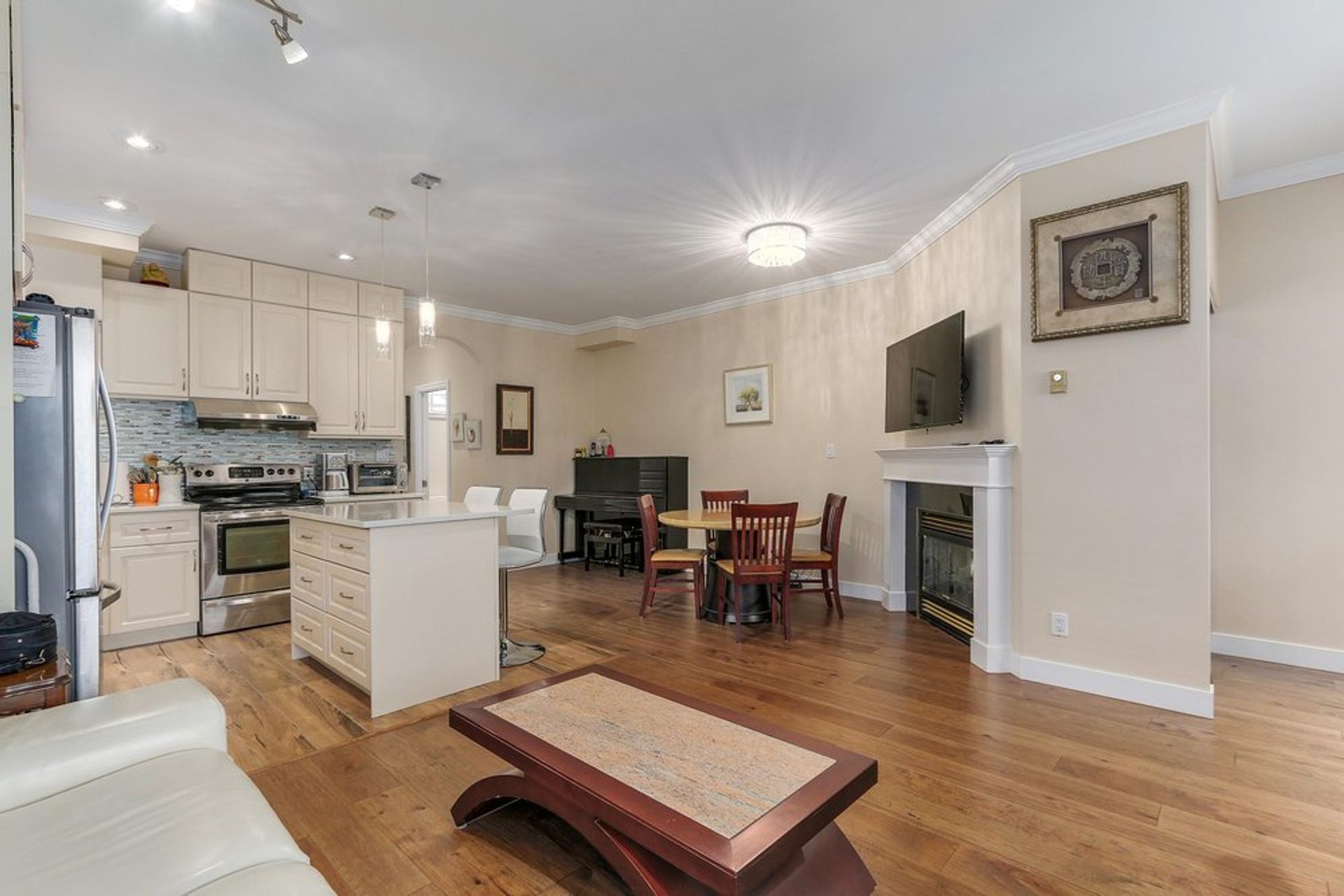 67659 at 3 - 1940 Chesterfield Avenue, North Vancouver