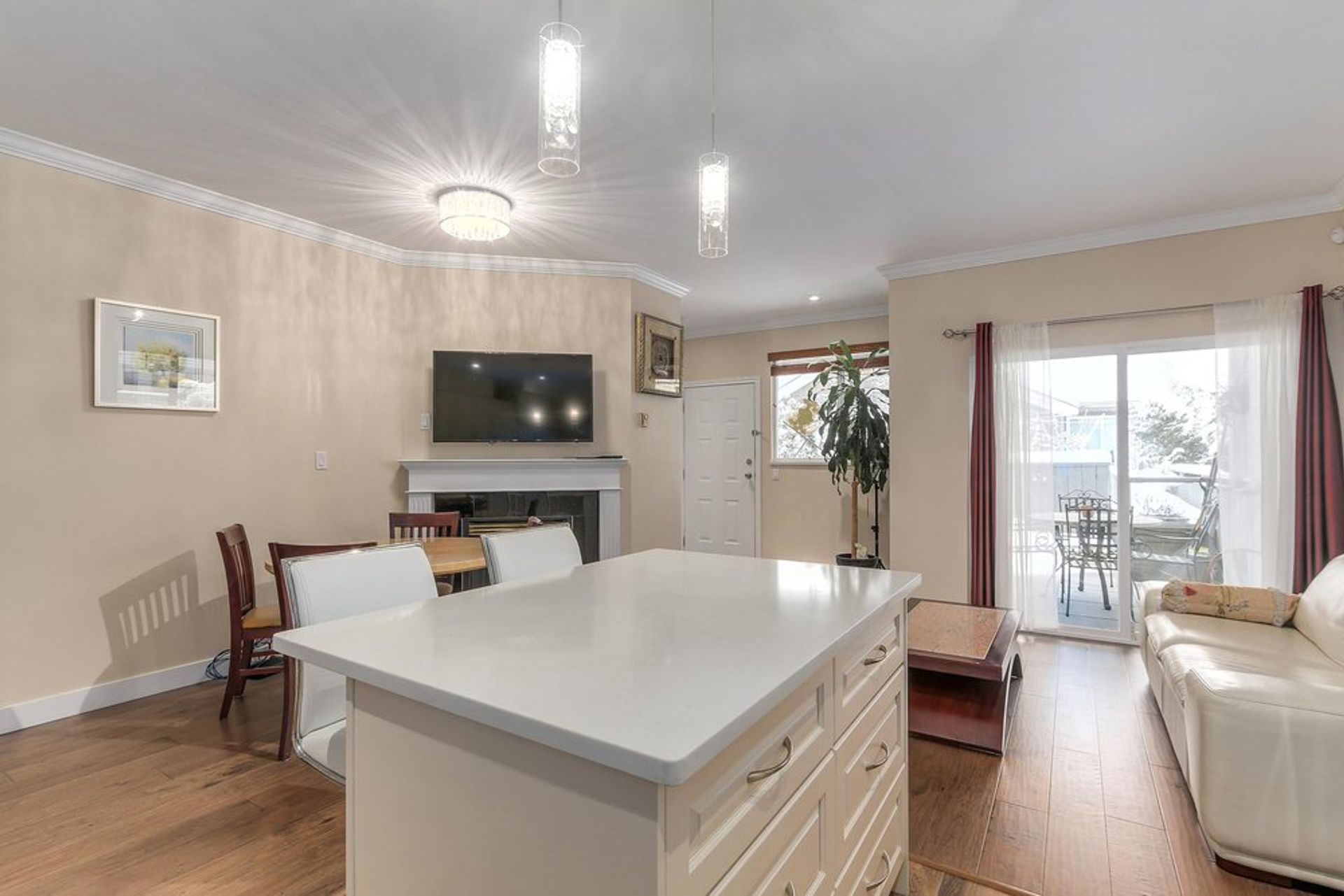 67674 at 3 - 1940 Chesterfield Avenue, North Vancouver