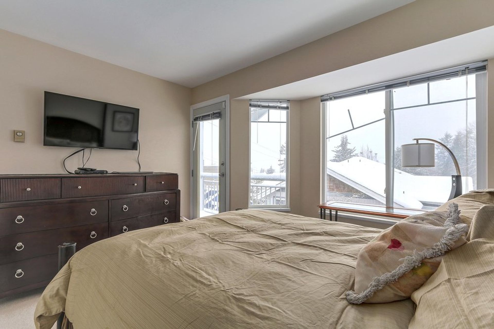 67689 at 3 - 1940 Chesterfield Avenue, North Vancouver