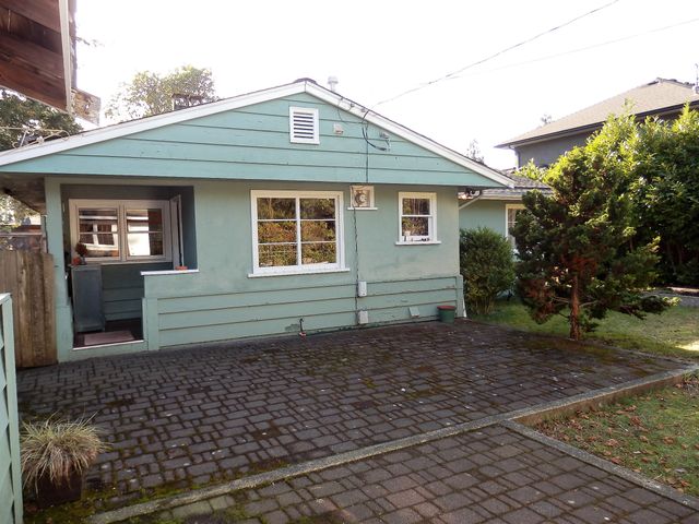 67773 at 2866 Woodbine Drive, North Vancouver