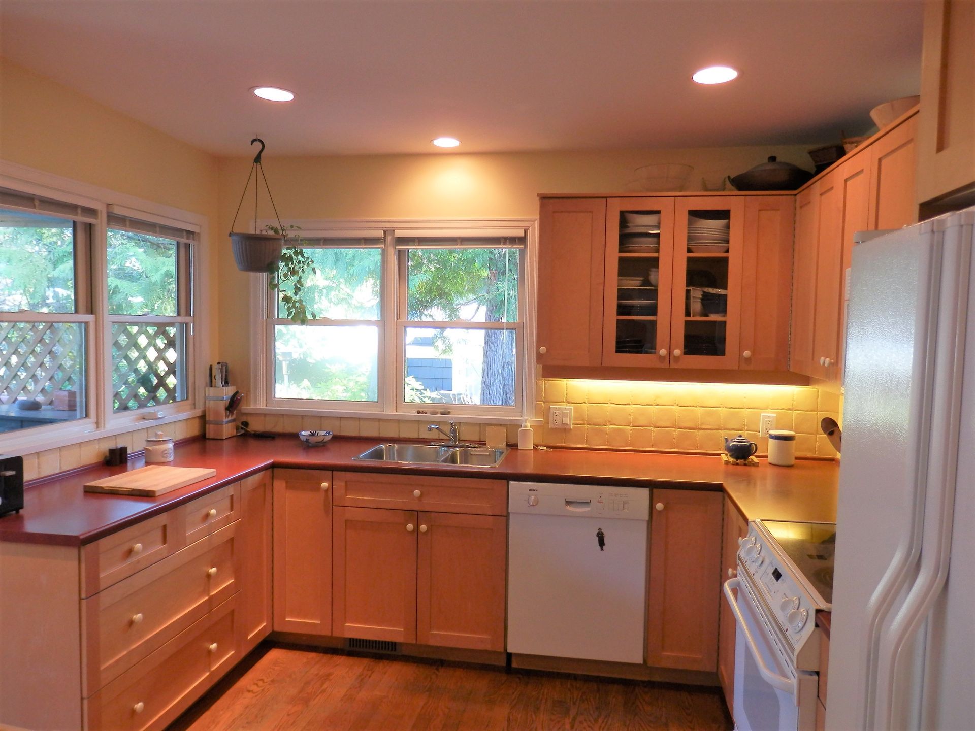 67746 at 2866 Woodbine Drive, North Vancouver