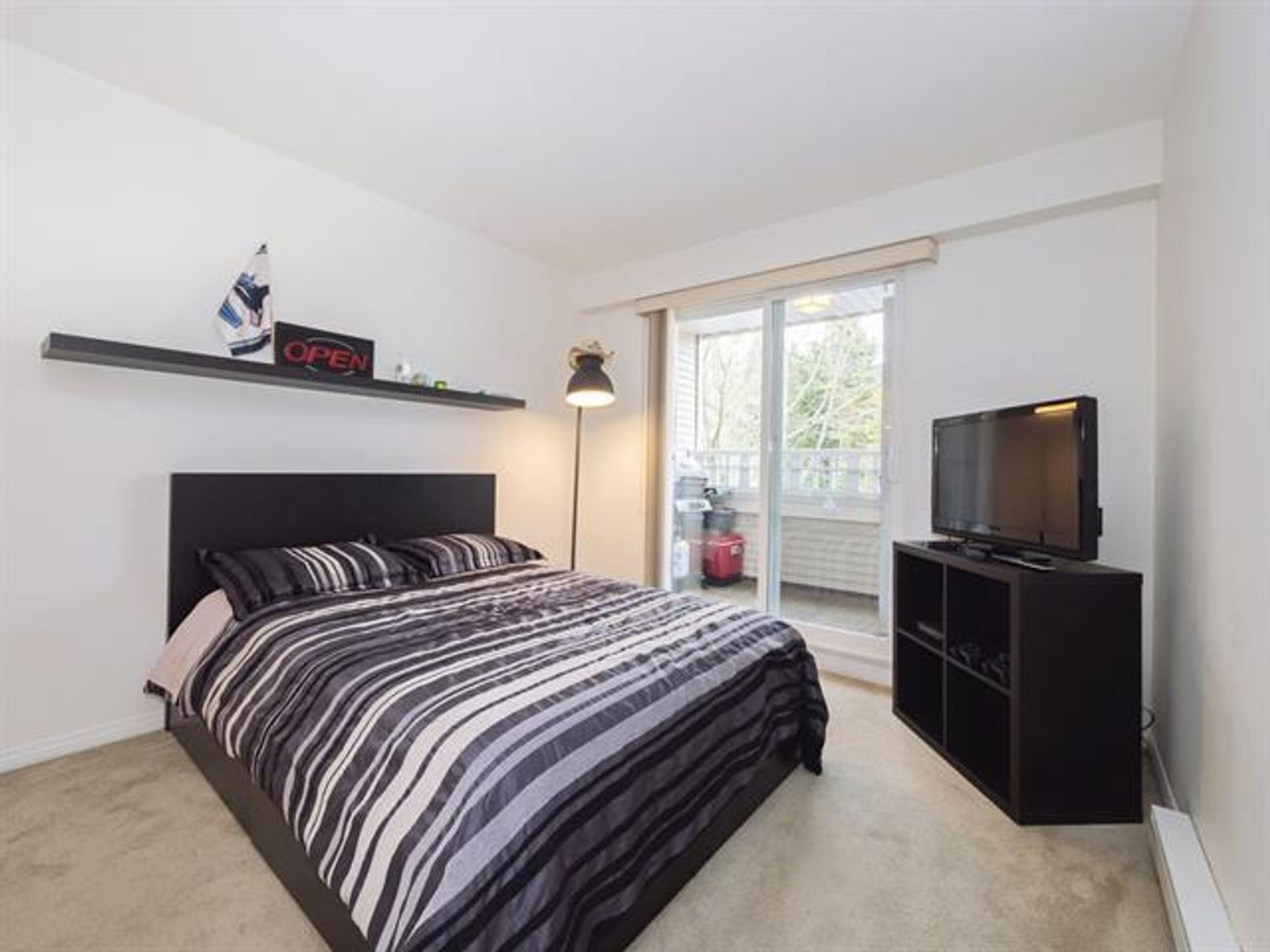 68045 at 318 - 365 1st Street E, North Vancouver