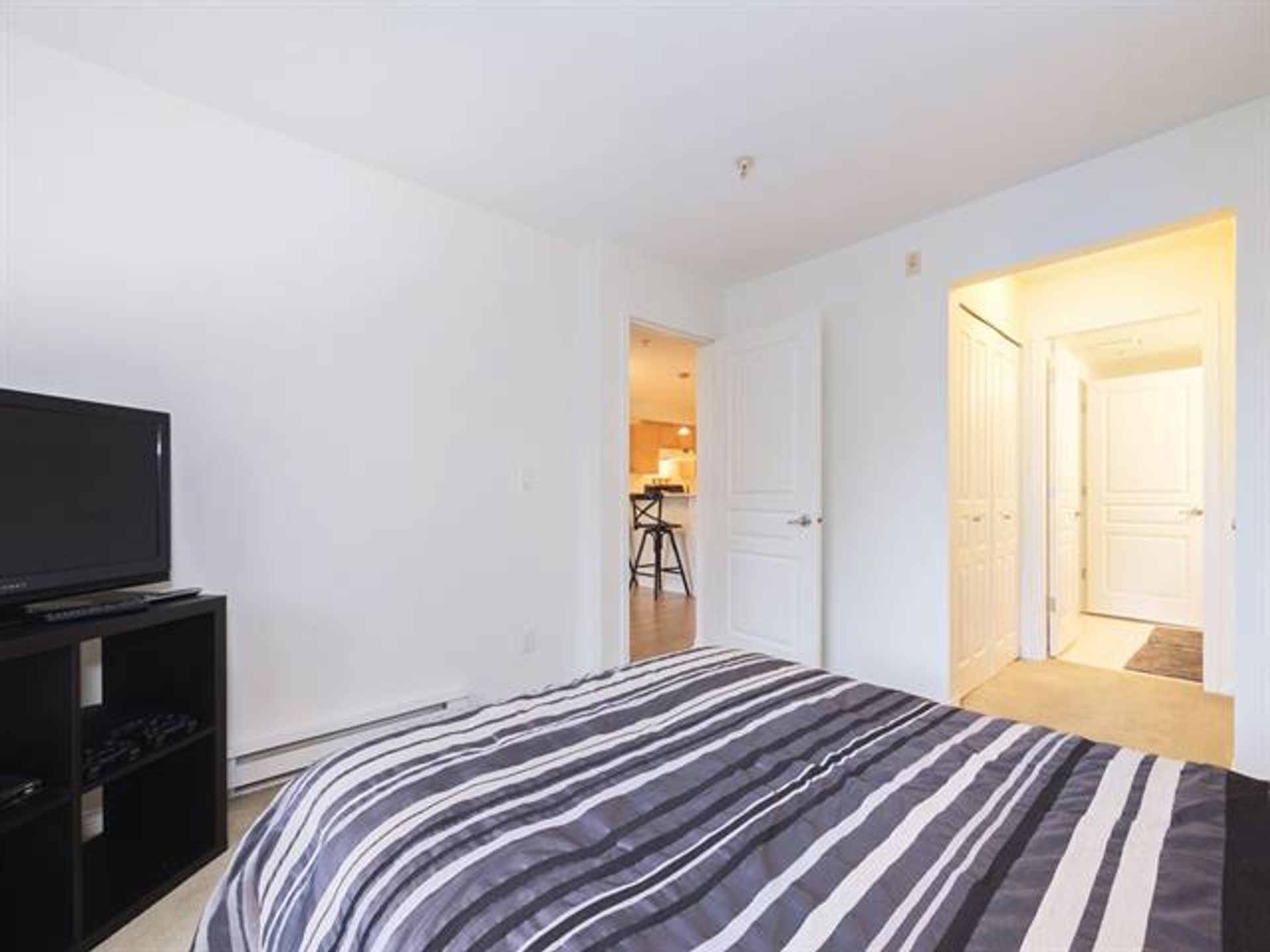 68048 at 318 - 365 1st Street E, North Vancouver