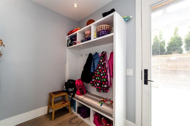 68953 at 423 14th Street E, North Vancouver