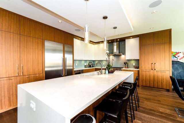 68957 at 423 14th Street E, North Vancouver