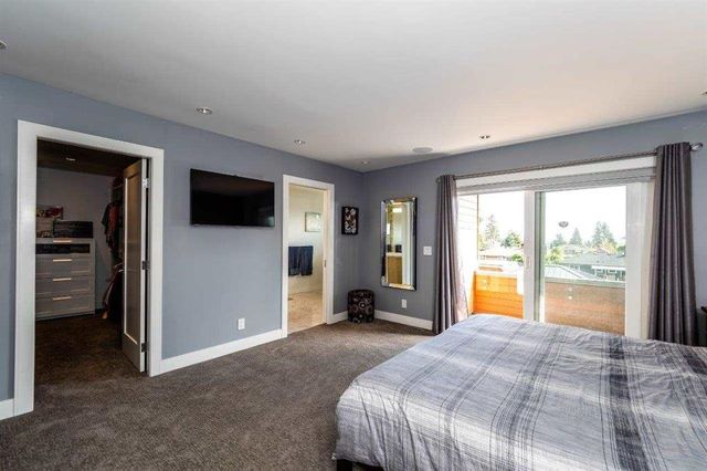 68968 at 423 14th Street E, North Vancouver