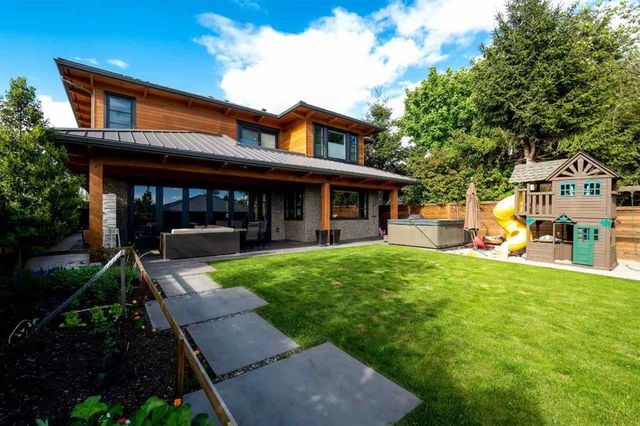 68972 at 423 14th Street E, North Vancouver