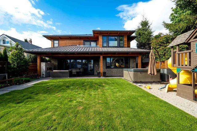 68975 at 423 14th Street E, North Vancouver