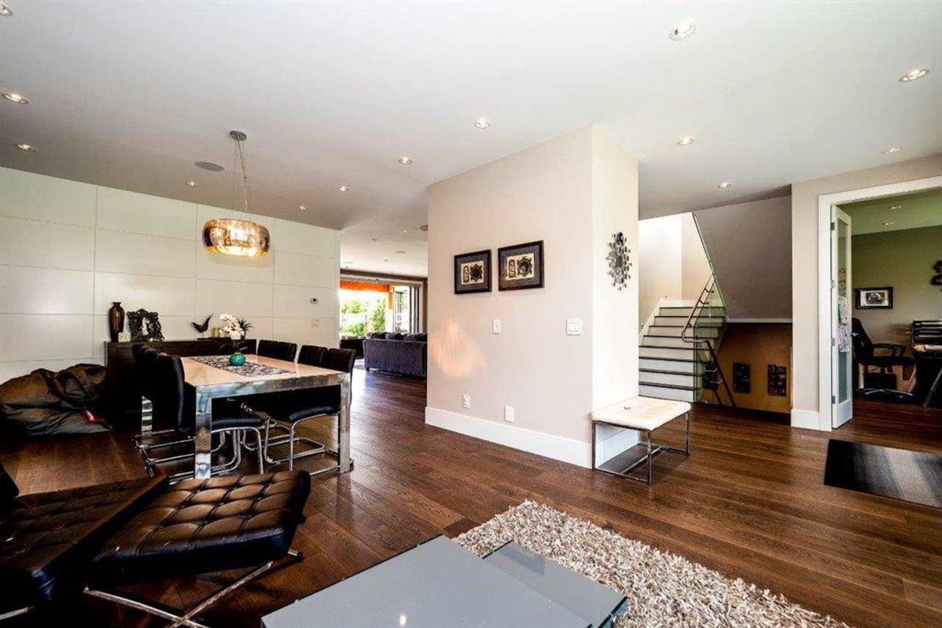 68939 at 423 14th Street E, North Vancouver