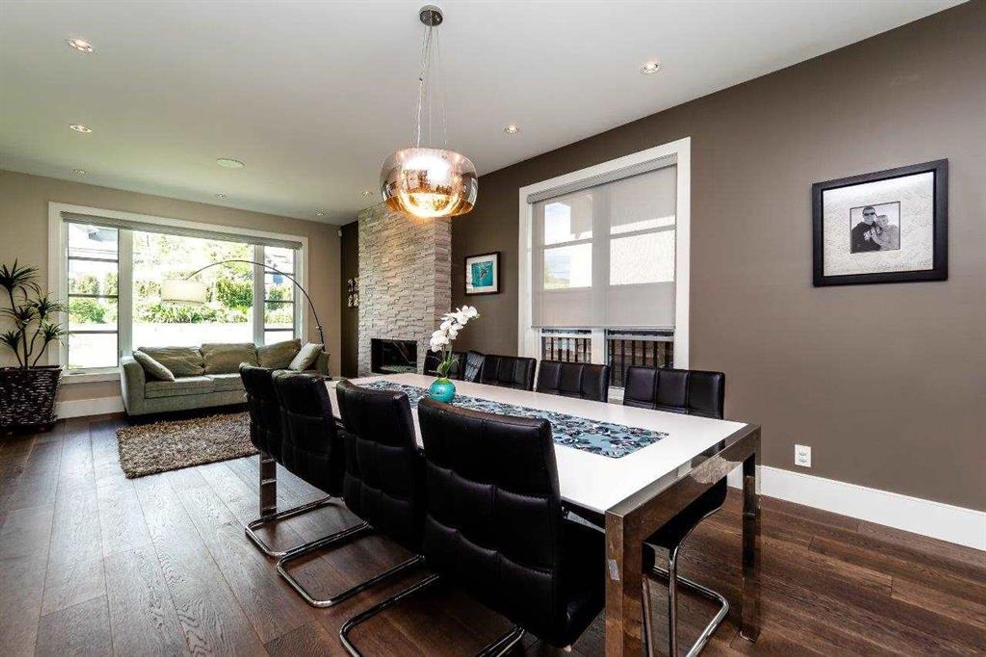 68942 at 423 14th Street E, North Vancouver