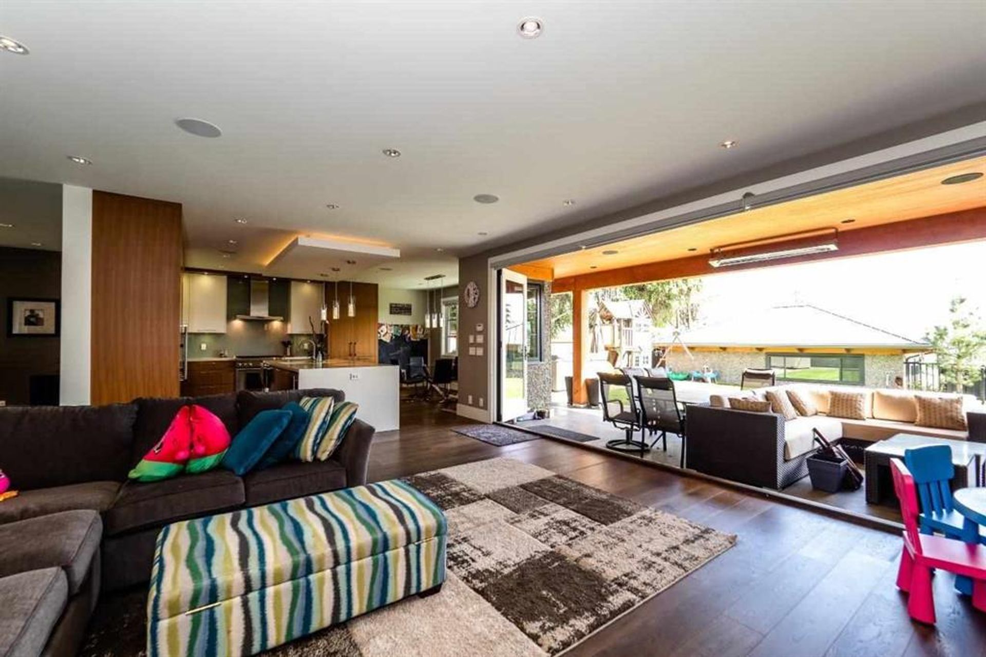 68948 at 423 14th Street E, North Vancouver