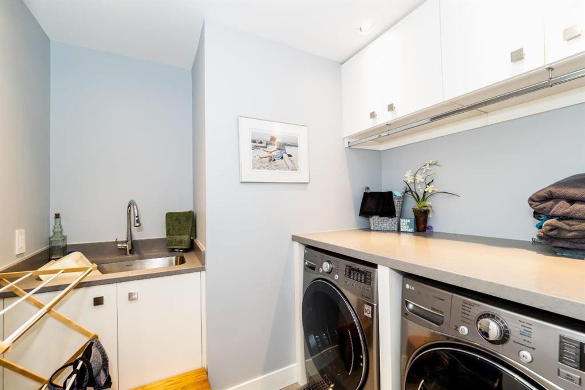 68965 at 423 14th Street E, North Vancouver