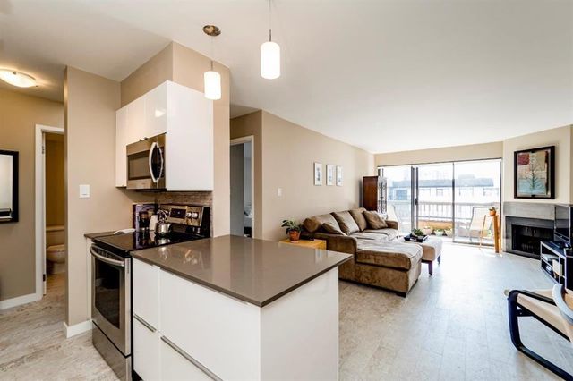 70098 at 306 - 141 18th Street E, North Vancouver