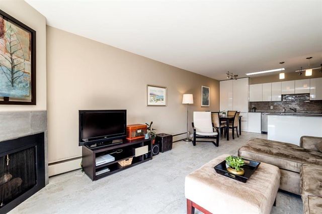 70116 at 306 - 141 18th Street E, North Vancouver