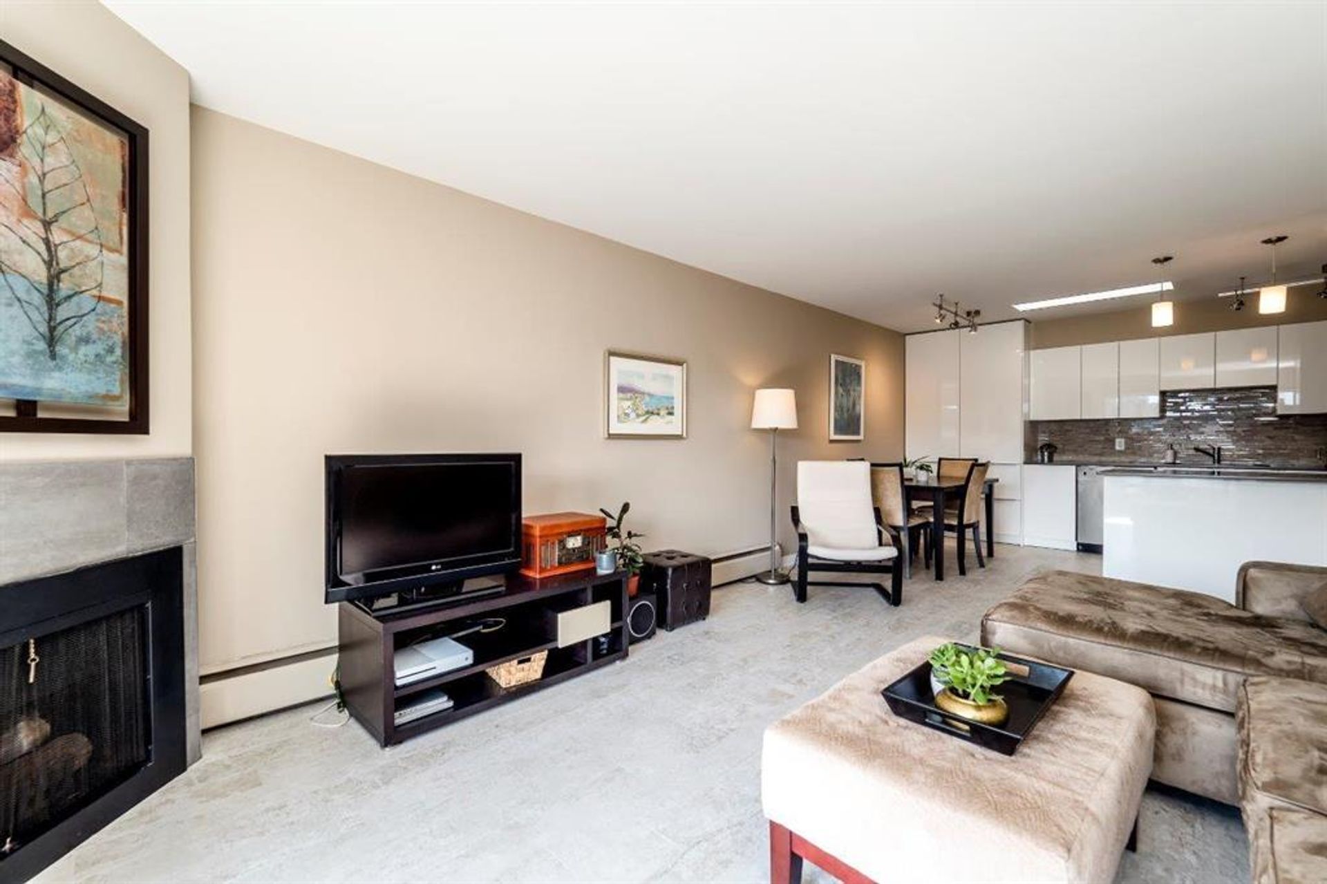 70116 at 306 - 141 18th Street E, North Vancouver