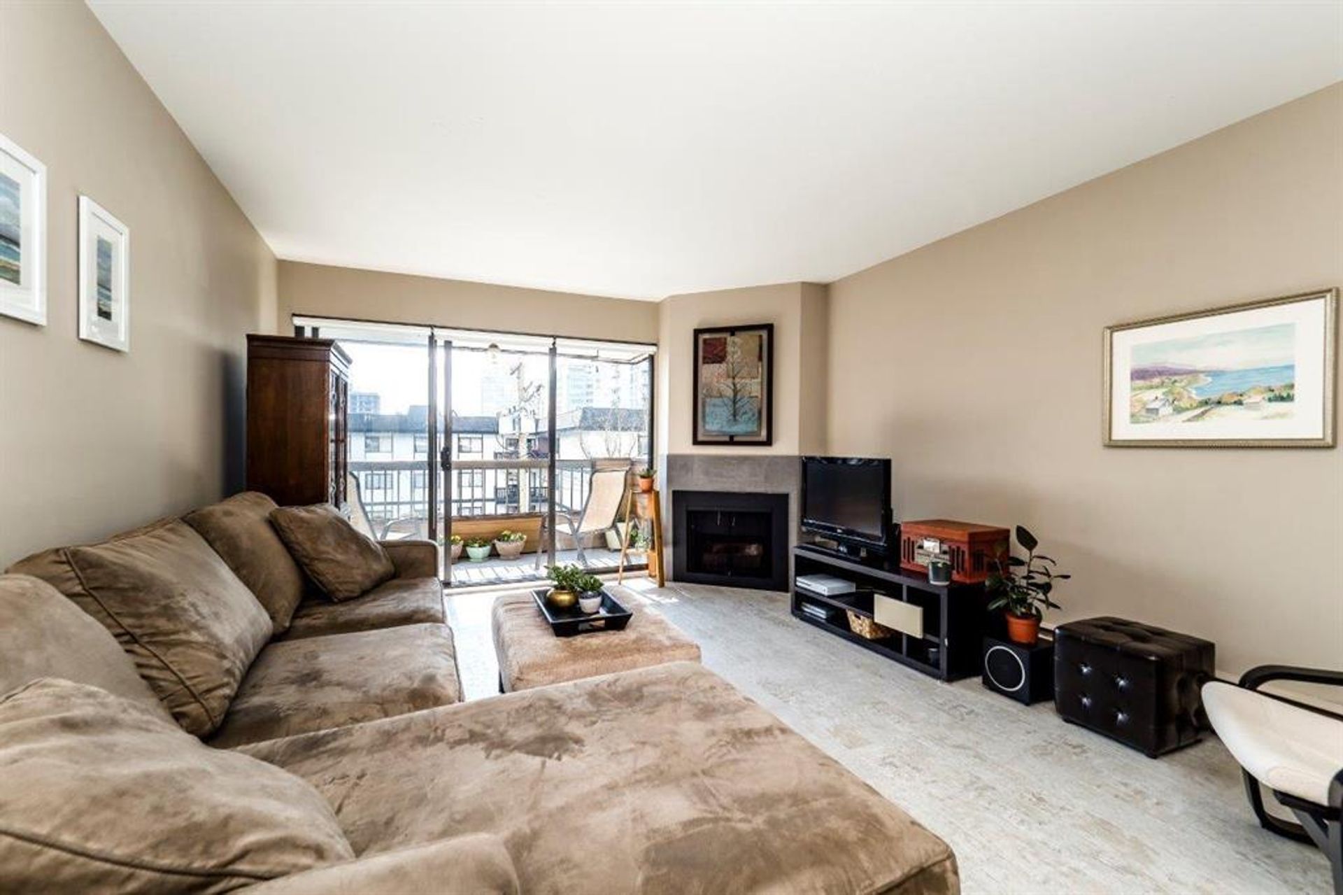 70122 at 306 - 141 18th Street E, North Vancouver