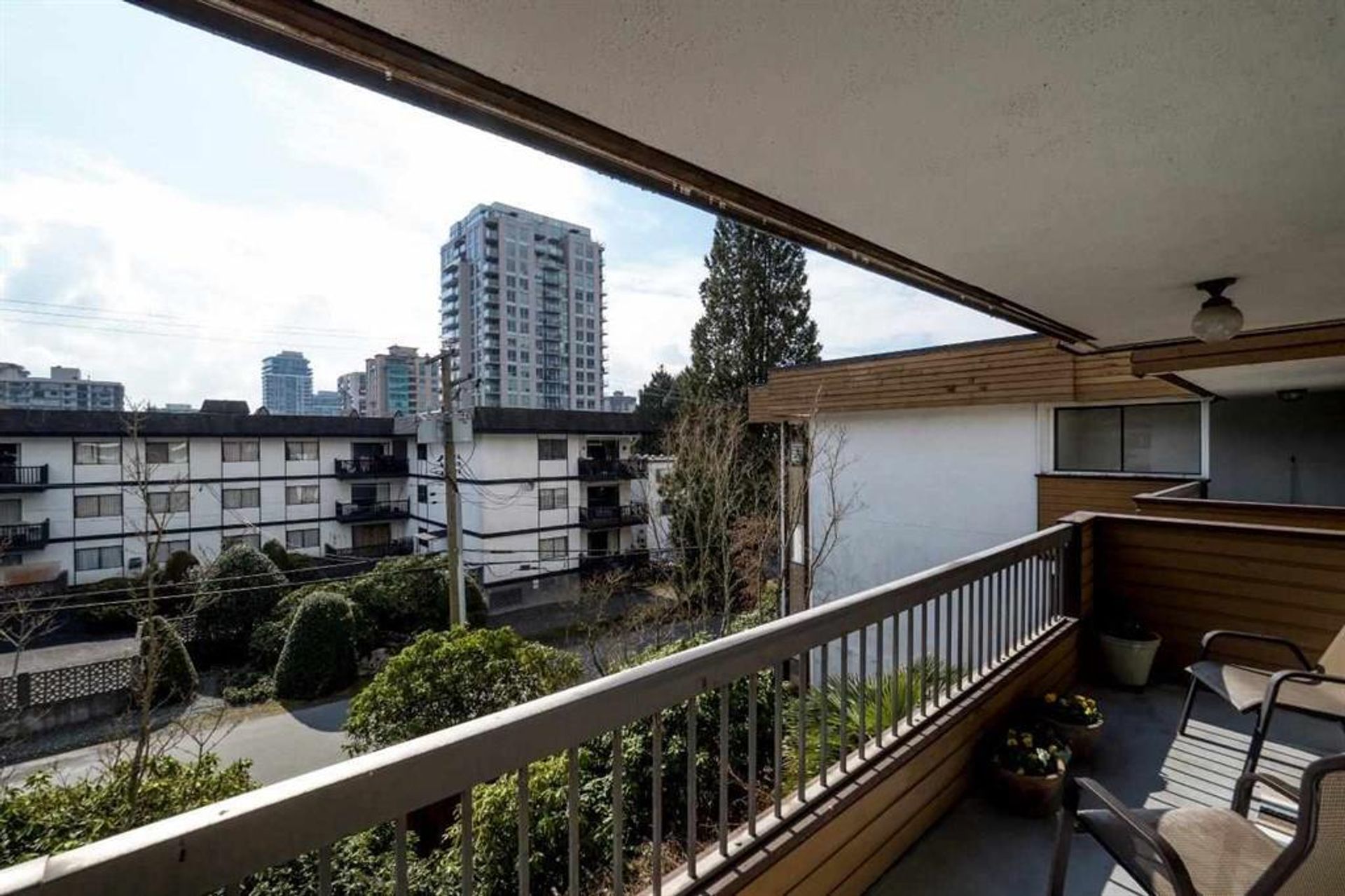 70140 at 306 - 141 18th Street E, North Vancouver