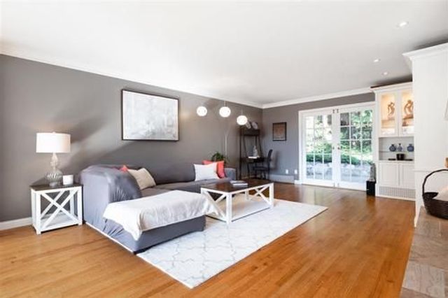 89722 at 4084 St. Marys Avenue, North Vancouver