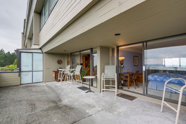 72242 at 2212 Folkestone Way, West Vancouver