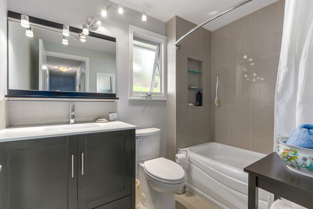 72599 at 2749 Byron Road, North Vancouver