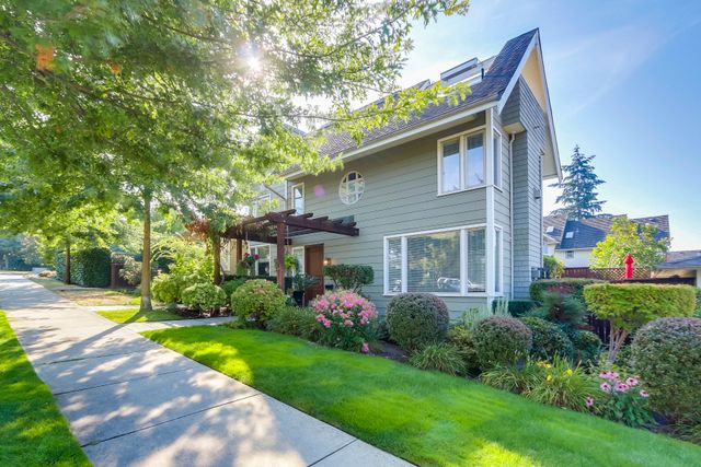 73230 at 307 16th Street W, North Vancouver