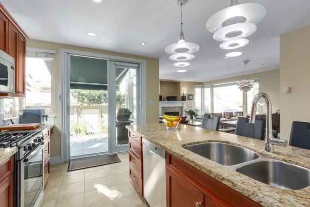 73257 at 307 16th Street W, North Vancouver