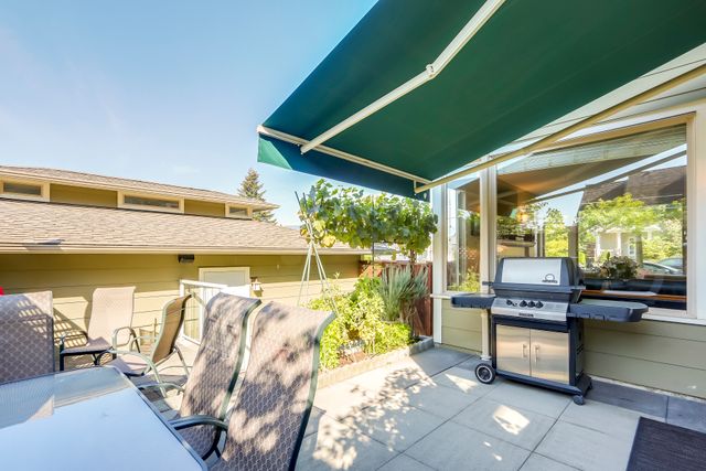 73263 at 307 16th Street W, North Vancouver