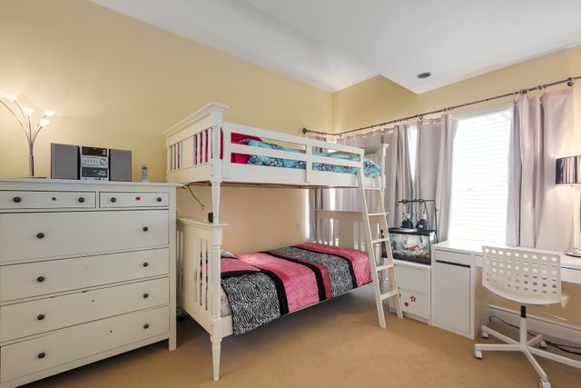 73269 at 307 16th Street W, North Vancouver