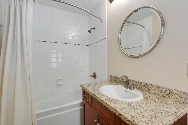 73272 at 307 16th Street W, North Vancouver