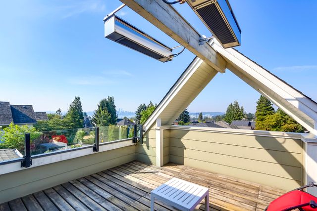 73290 at 307 16th Street W, North Vancouver