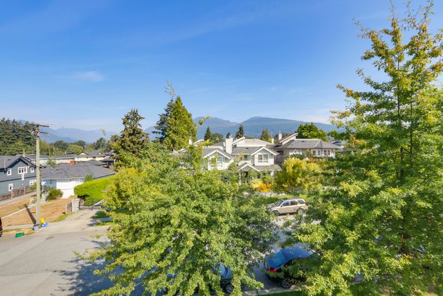 73293 at 307 16th Street W, North Vancouver