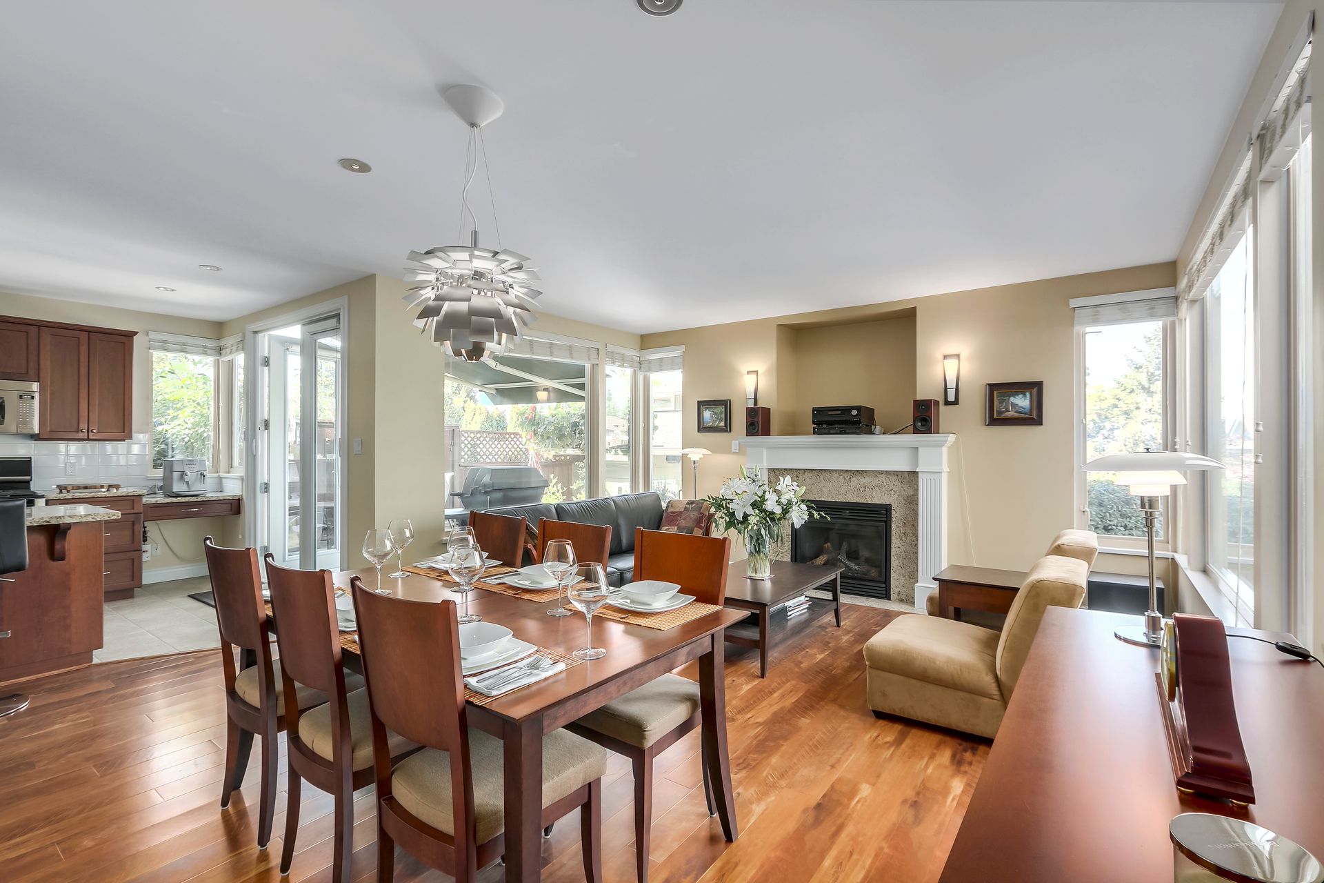 73233 at 307 16th Street W, North Vancouver