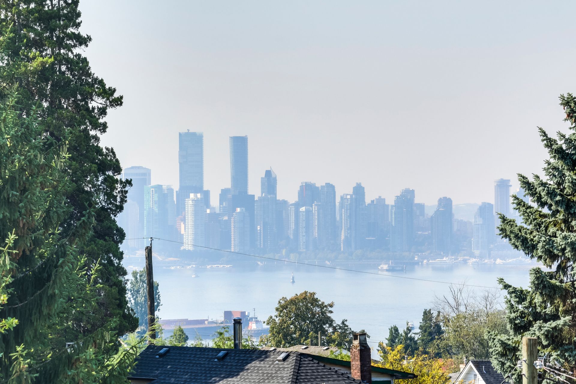 73296 at 307 16th Street W, North Vancouver