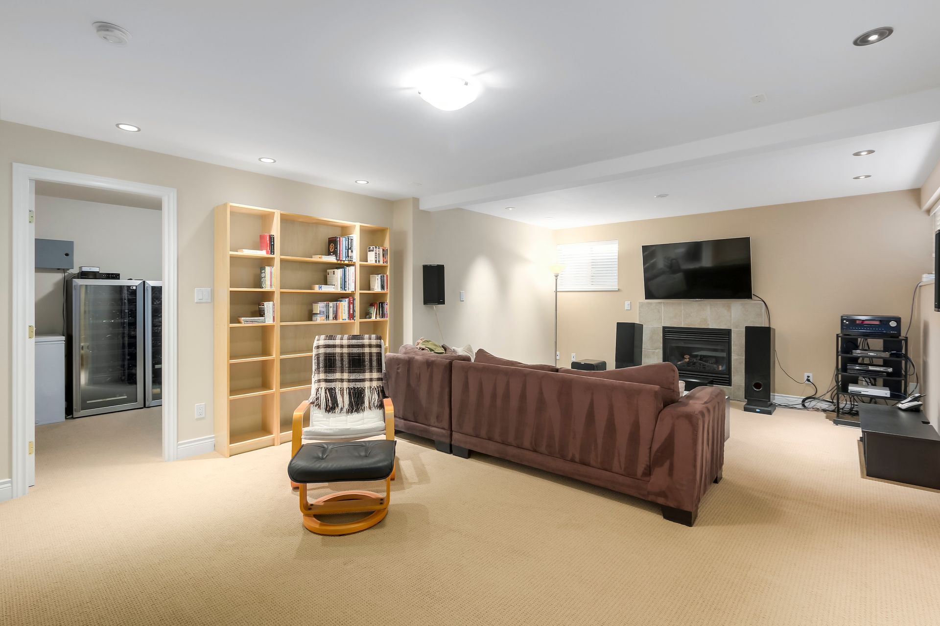 73302 at 307 16th Street W, North Vancouver