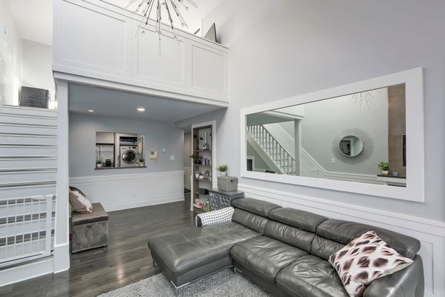 73437 at 303 - 1702 Chesterfield Avenue, North Vancouver