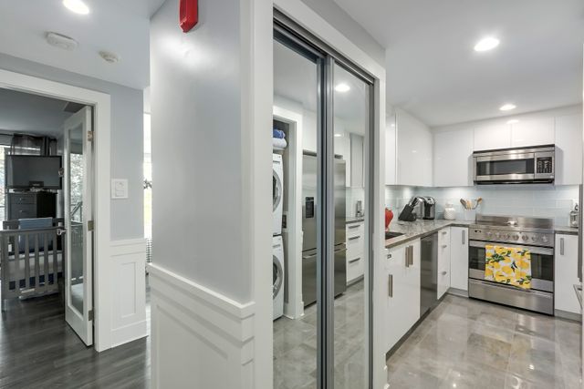 73440 at 303 - 1702 Chesterfield Avenue, North Vancouver