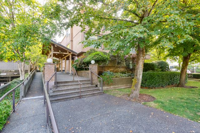 73483 at 303 - 1702 Chesterfield Avenue, North Vancouver