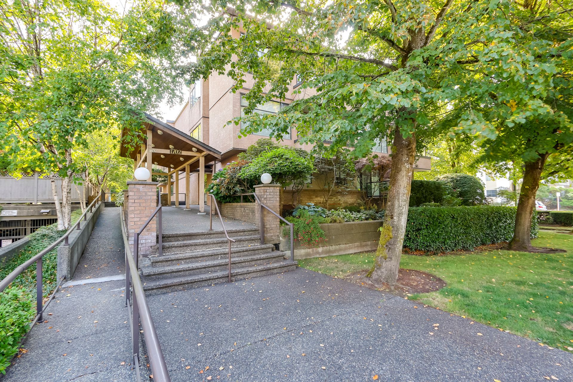 73483 at 303 - 1702 Chesterfield Avenue, North Vancouver