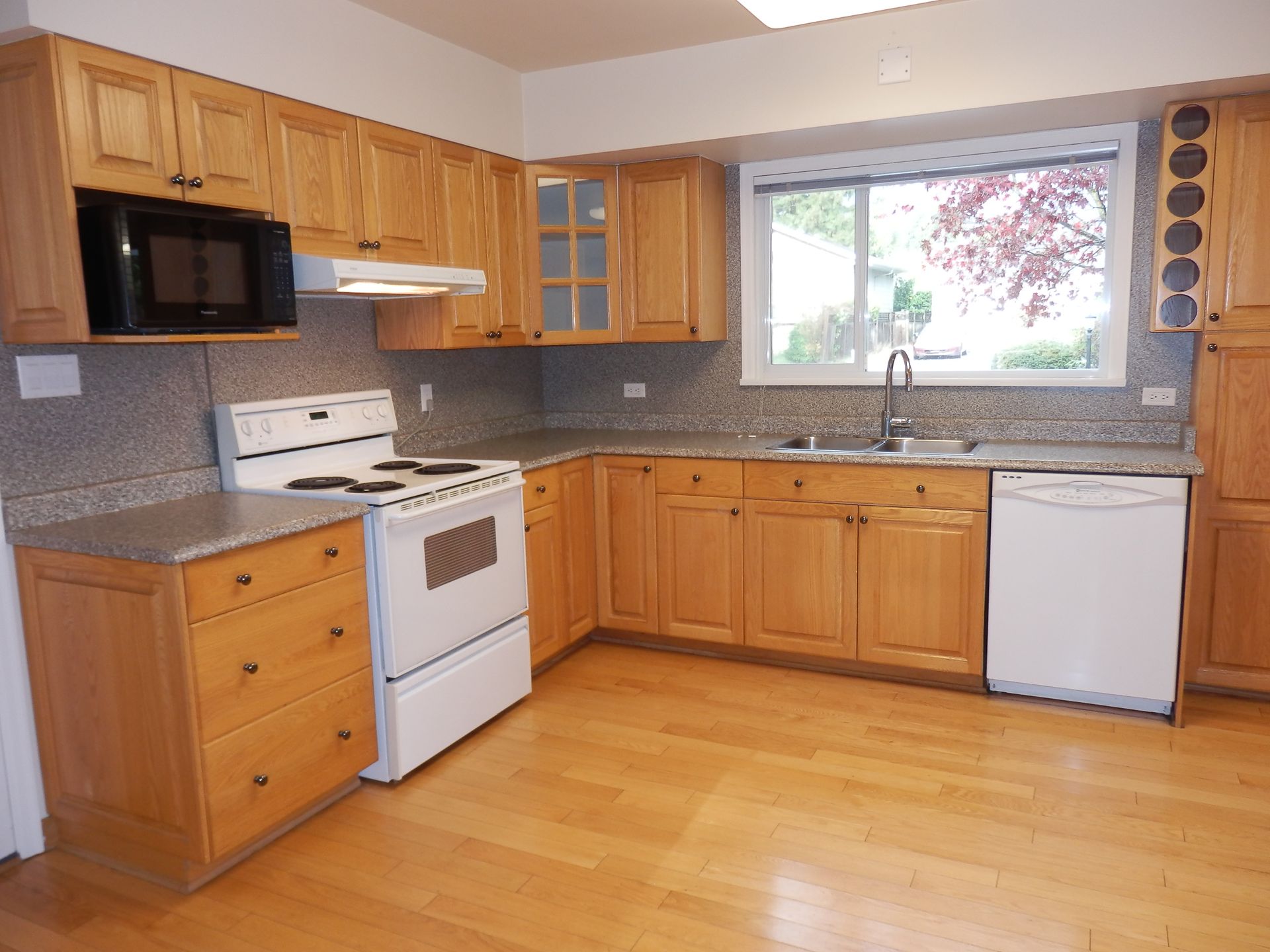74126 at 963 Belmont Avenue, North Vancouver