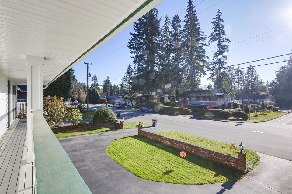 2590 Sechelt Drive4