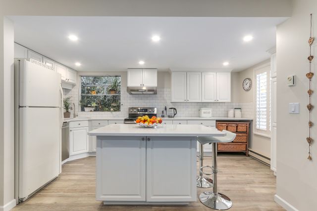 74861 at 401 - 3980 Inlet Crescent, North Vancouver