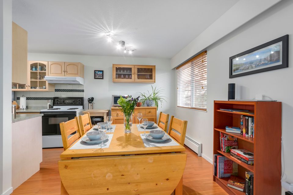 209 - 270 3rd Street W4