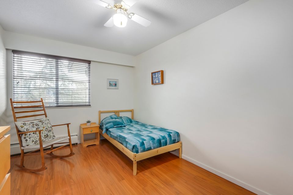209 - 270 3rd Street W3