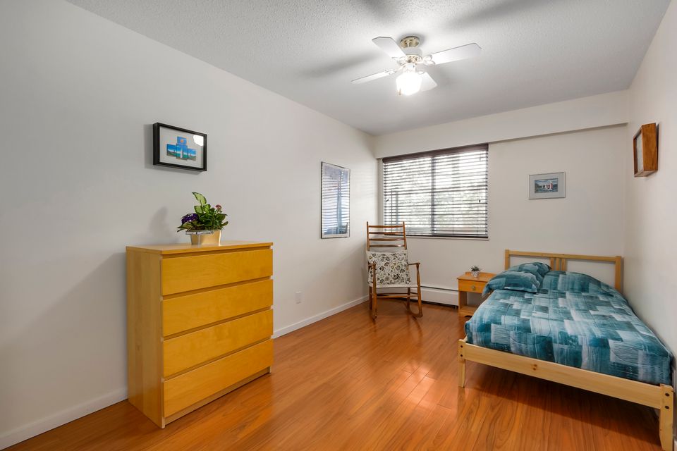 209 - 270 3rd Street W2