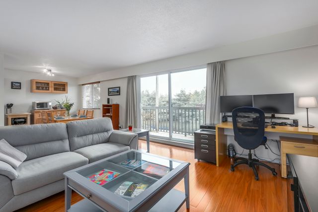 75034 at 209 - 270 3rd Street W, North Vancouver