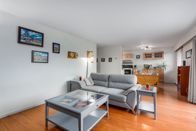 75037 at 209 - 270 3rd Street W, North Vancouver