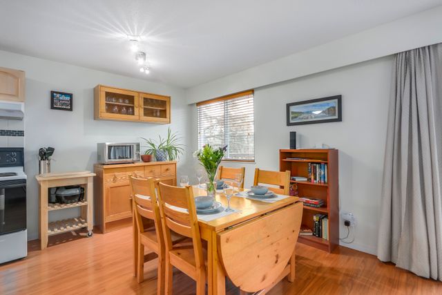 75049 at 209 - 270 3rd Street W, North Vancouver