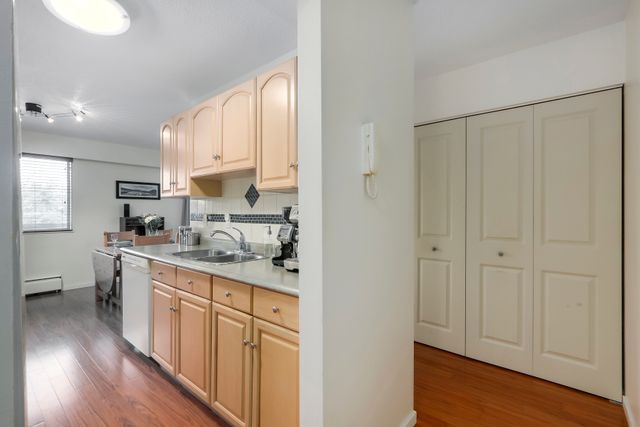 75073 at 209 - 270 3rd Street W, North Vancouver