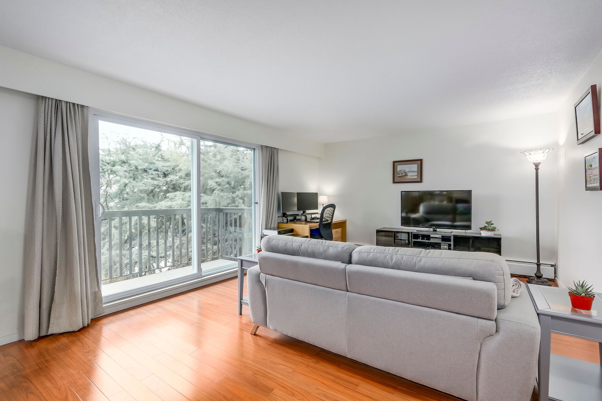 75031 at 209 - 270 3rd Street W, North Vancouver