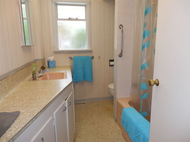 75214 at 3833 Emerald Drive, North Vancouver